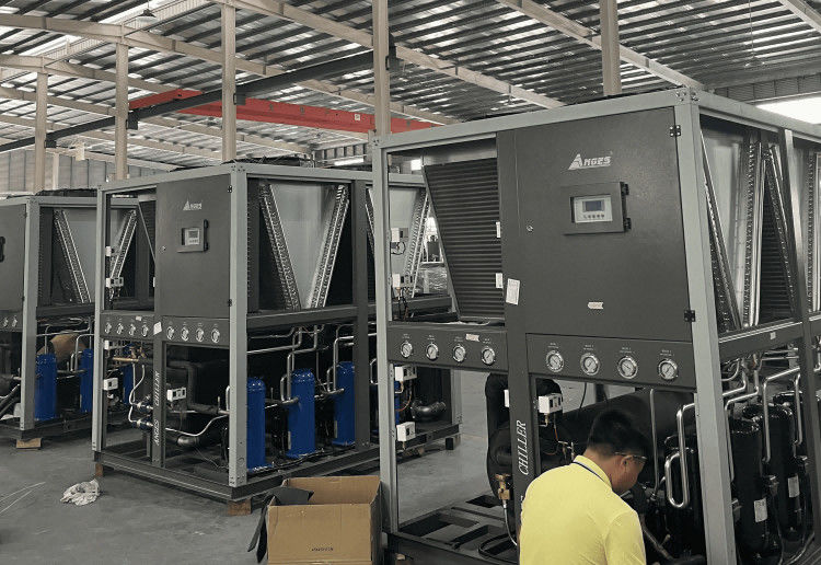 Chiller de agua industrial refrigerado por aire de 40 HP para la máquina de embalaje, Chiller de proceso industrial refrigerado por agua de 40TR